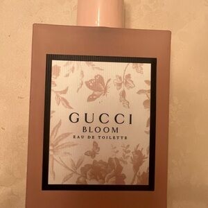 Half bottle Gucci bloom Eau de Toilette